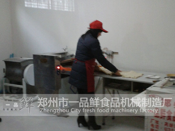 ����������˿͑������M�г������a(ch��n)