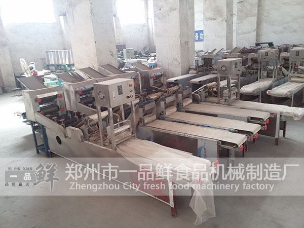 一品鮮燴面機成品倉庫一角