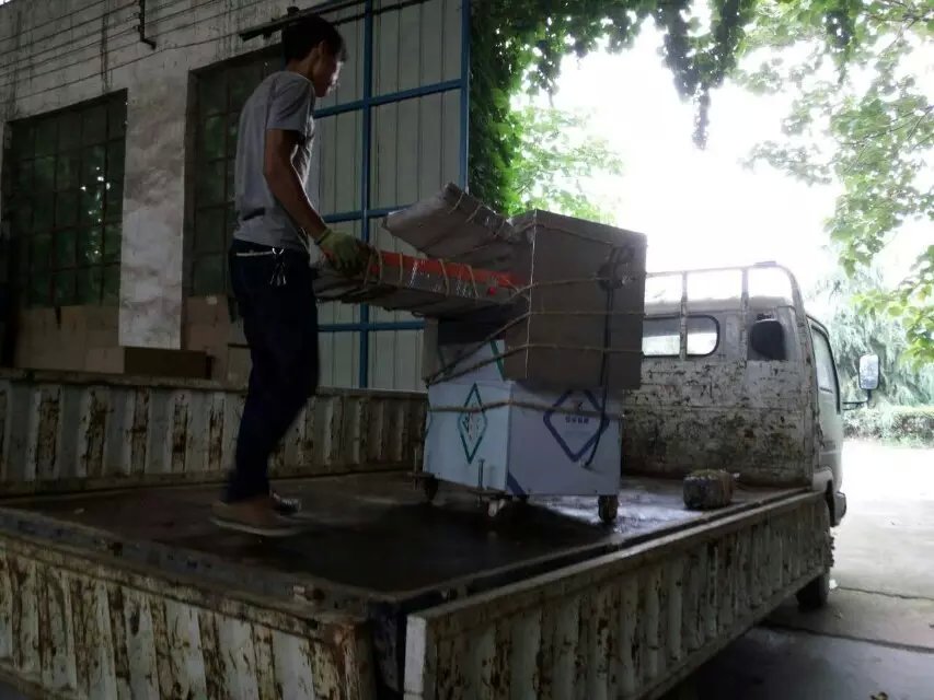 全自動(dòng)揉壓機(jī)裝車