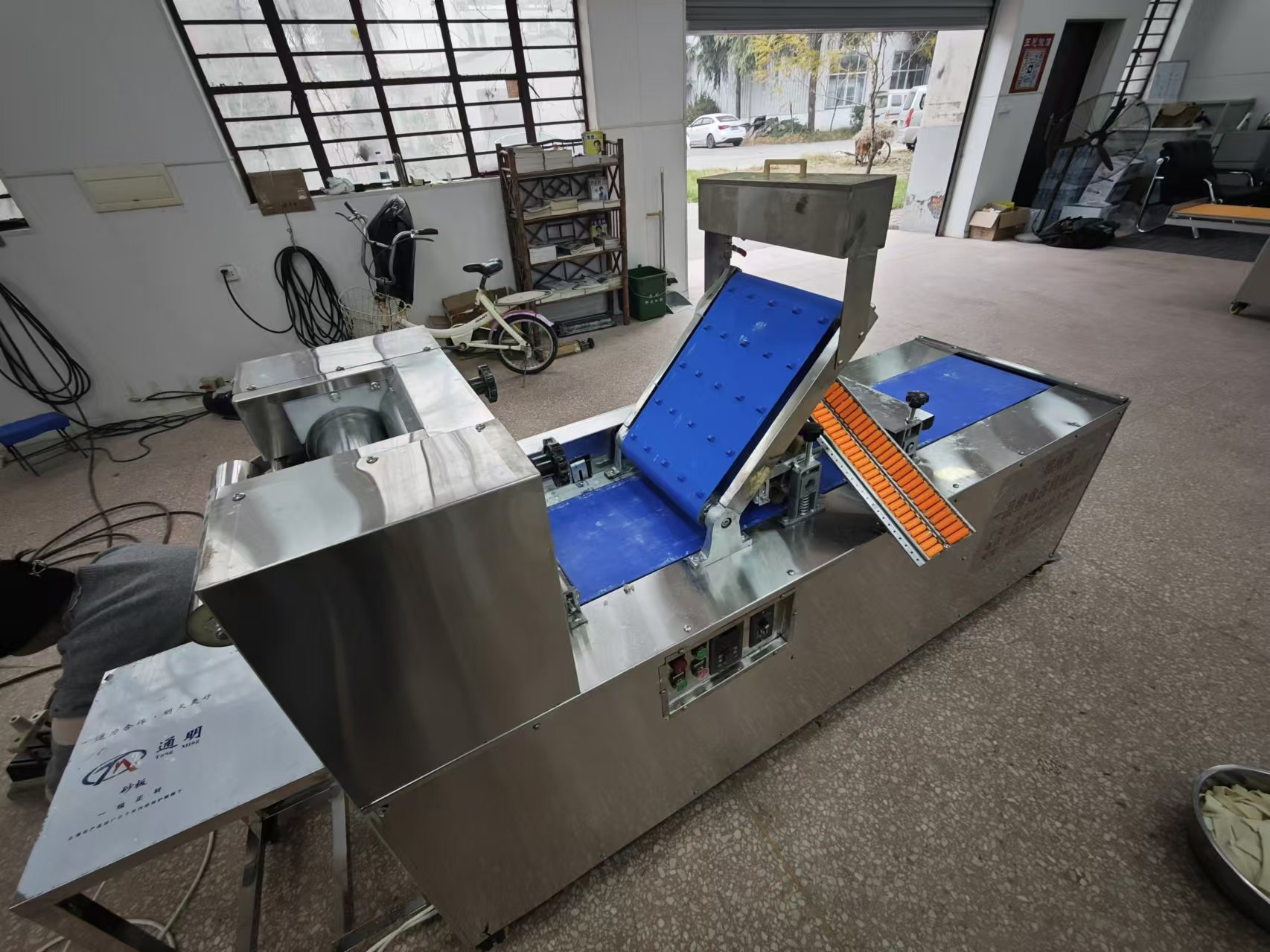 ���àZ��C�����-�������^ӯ������������